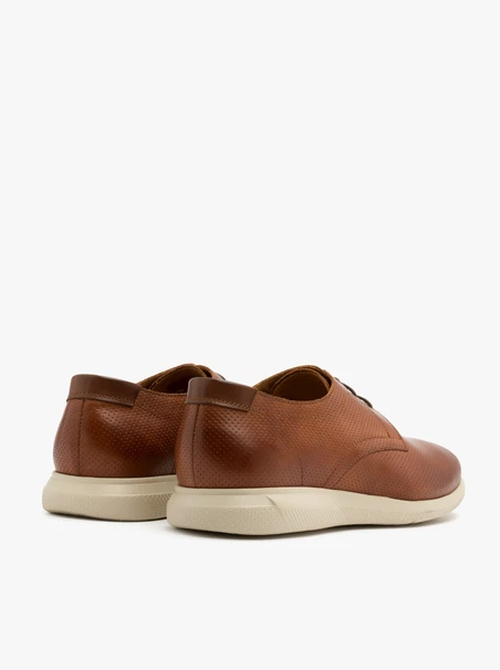 Braune Halbschuhe mit perforiertem Schaft