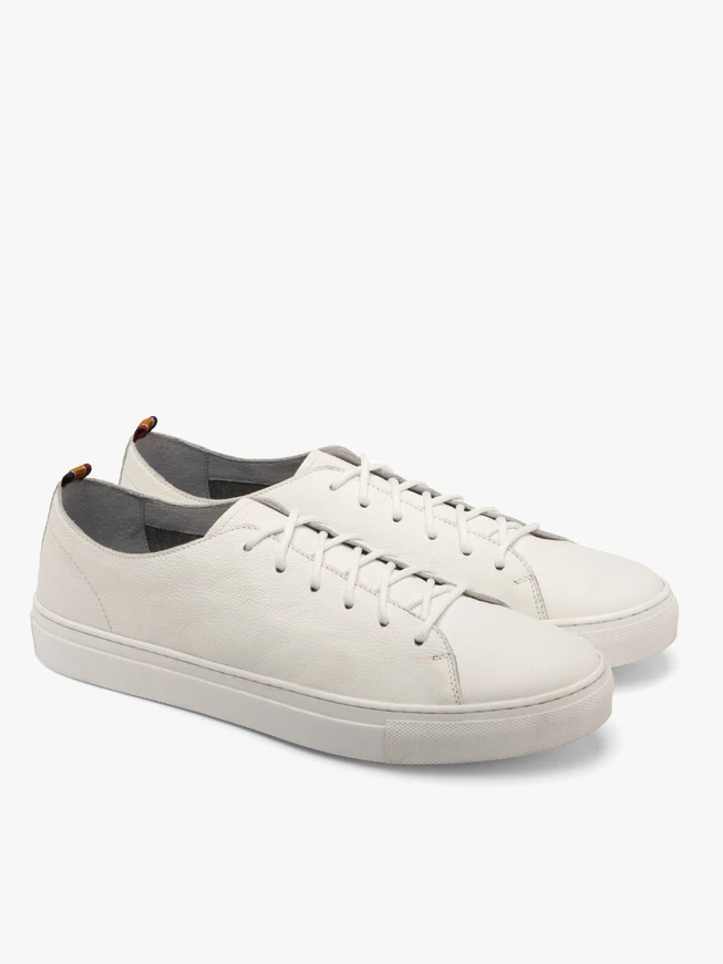 Weiße Sportschuhe