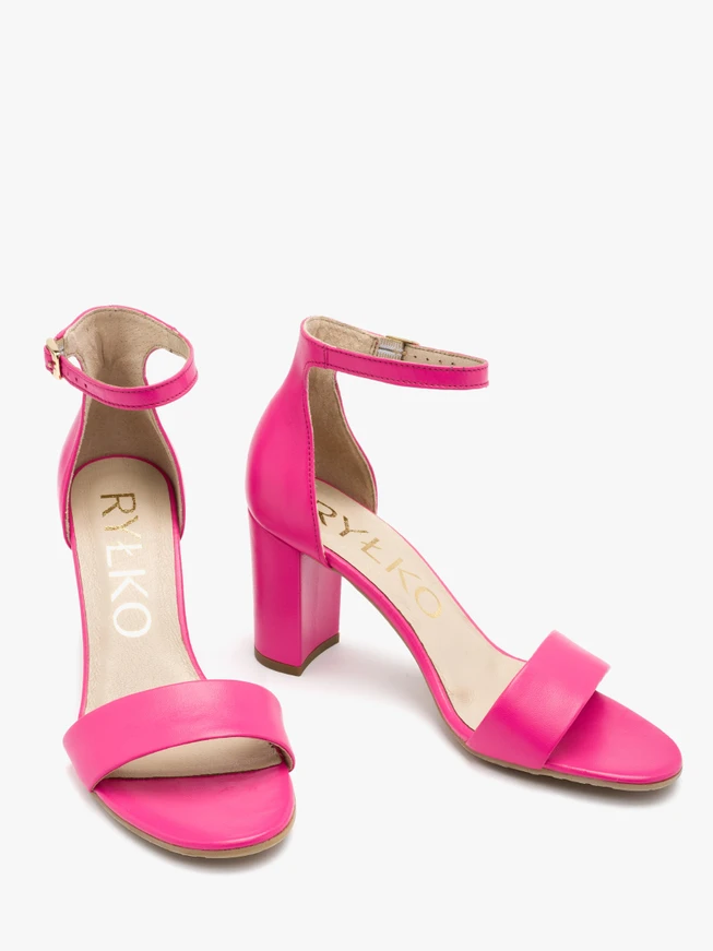 Fuchsiafarbene Stiletto-Sandalen