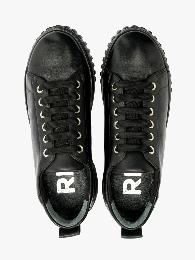 BLACK SHOES WITH LIGHTWEIGHT SOLE
