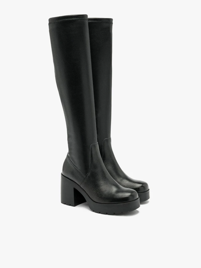 Black knee boots with stretch shaft