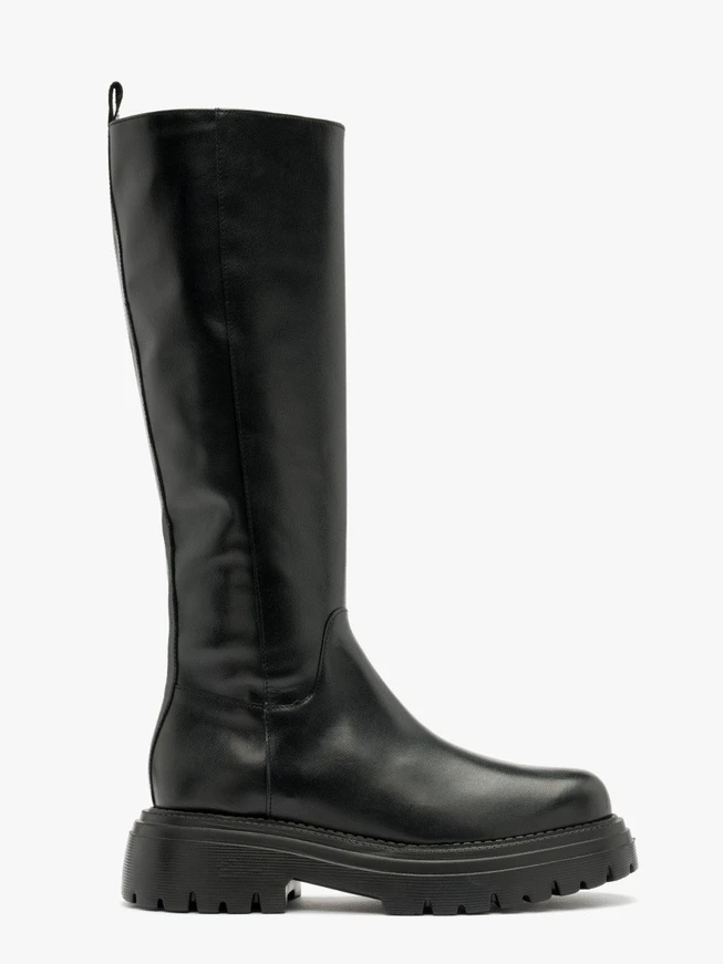 Schwarze Stiefel mit schmalem Schaft
