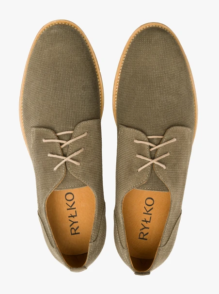 Olivefarbene Halbschuhe mit dekorativem Schaft