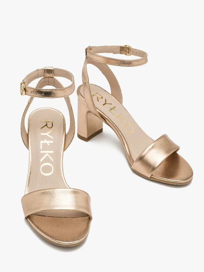 Stiletto-Sandalen aus Platin