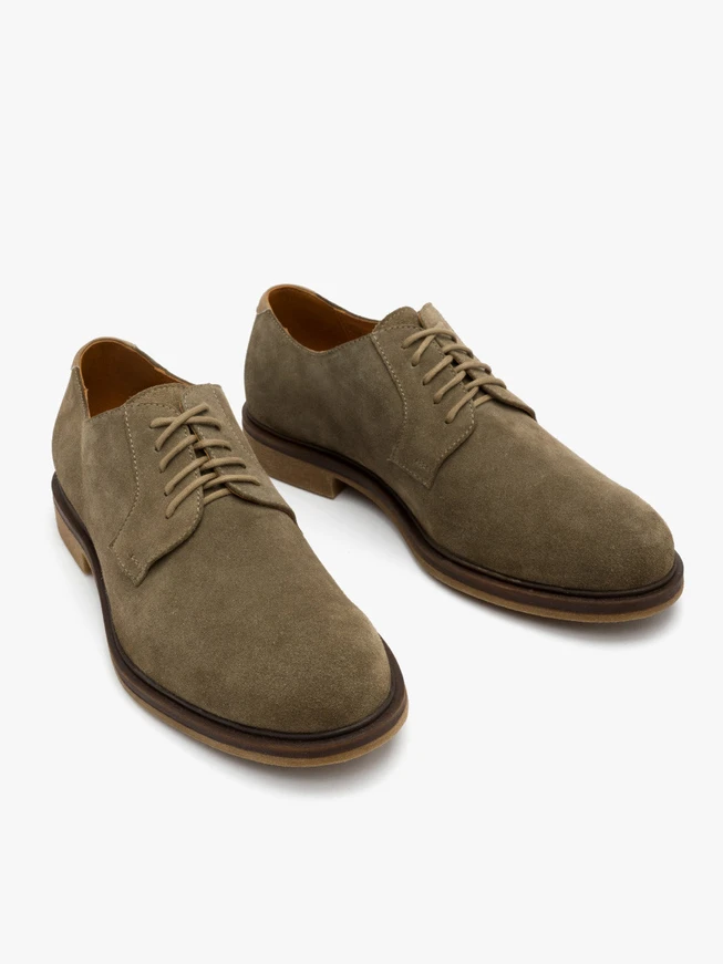 Olivefarbene Schnürhalbschuhe