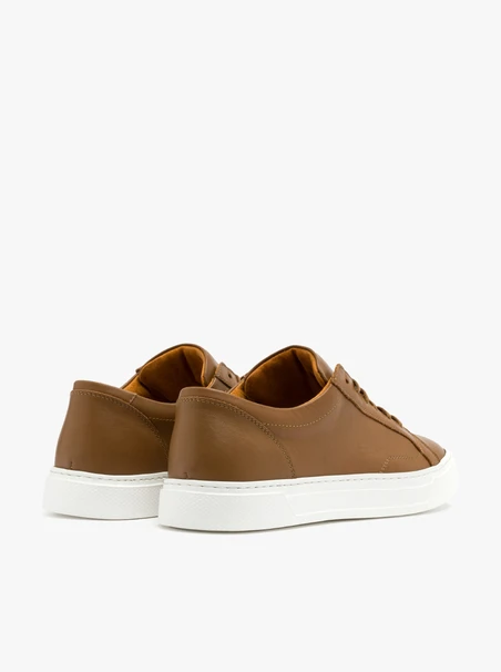 Braune halbe Sportschuhe