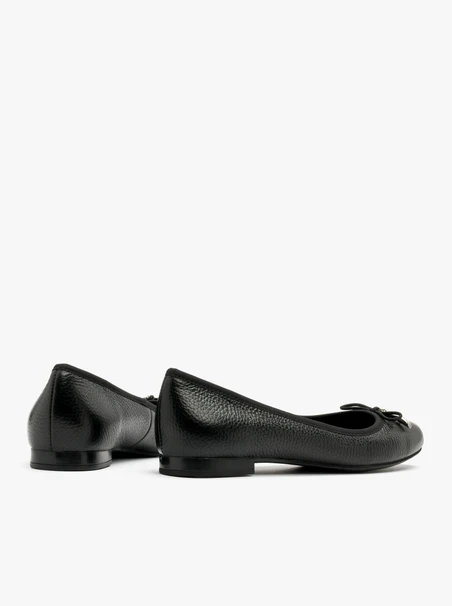Black ballerinas with bow