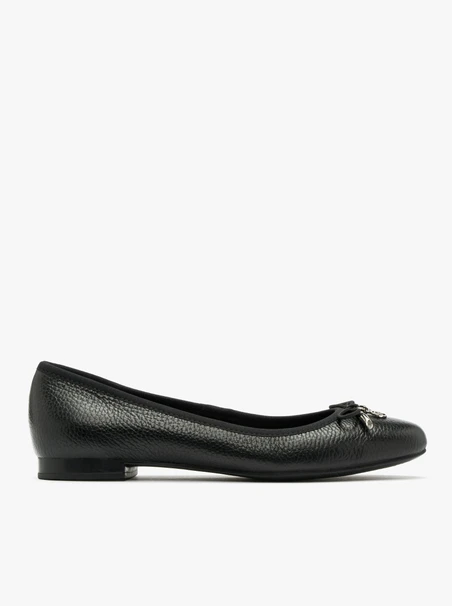 Black ballerinas with bow