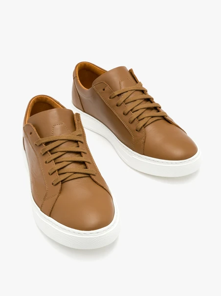 Braune halbe Sportschuhe