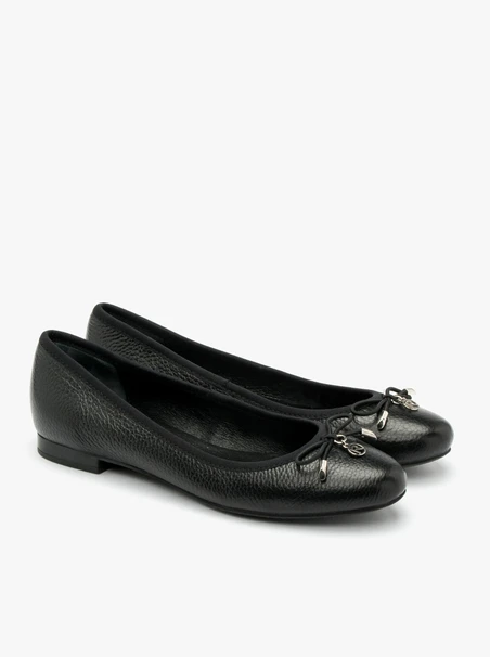 Black ballerinas with bow