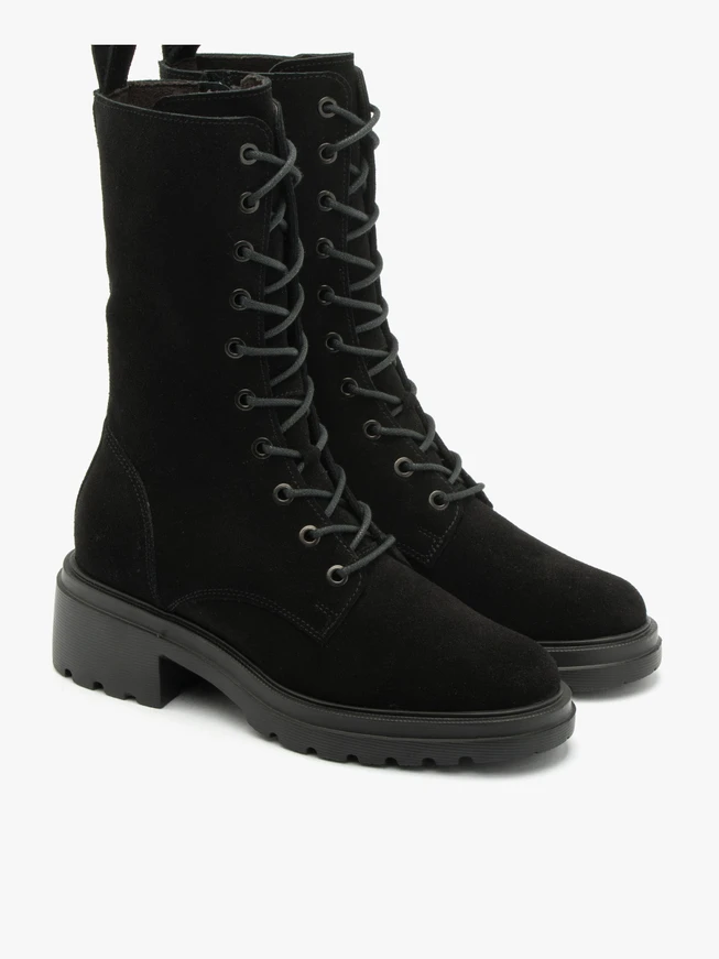 Schwarze Veloursstiefel