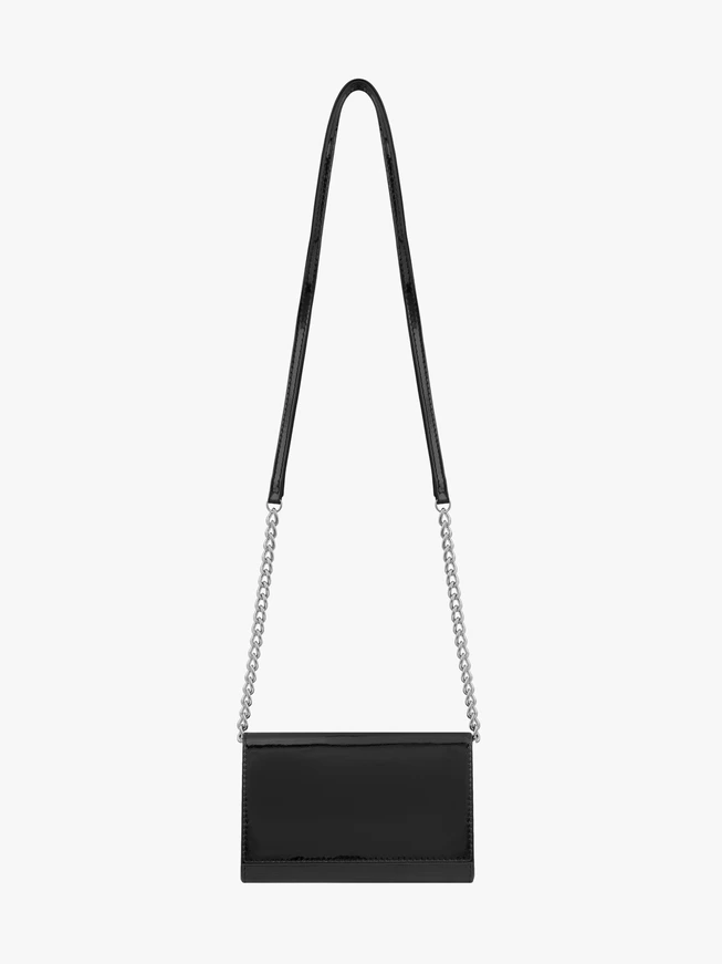 Schwarz lackierte Handtasche mit Kette