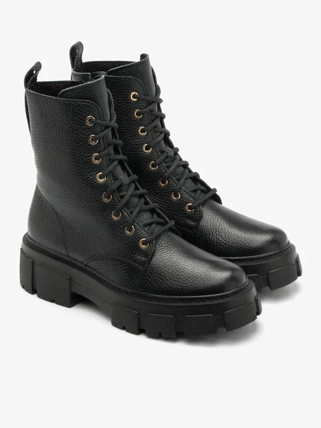 Schwarze Baggerstiefel mit leichtem Boden