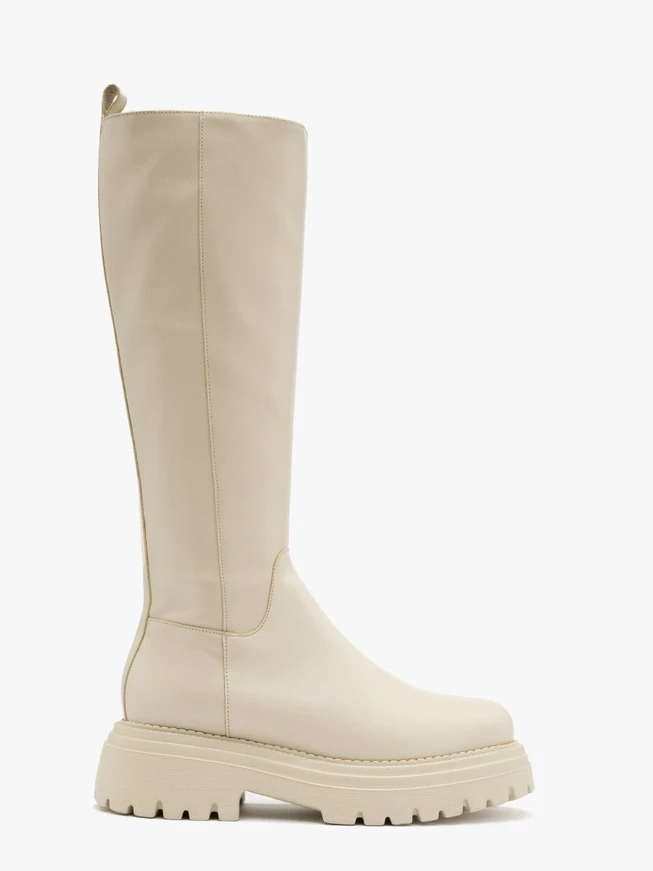 Cremefarbene Stiefel