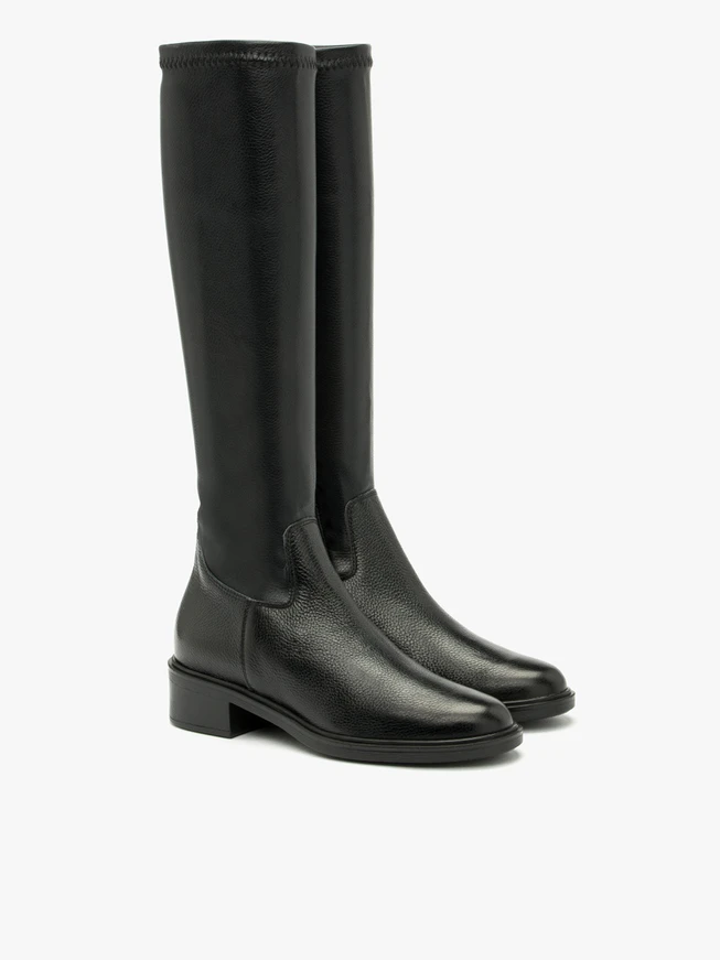 Schwarze Gummistiefel mit schmalem Schaft