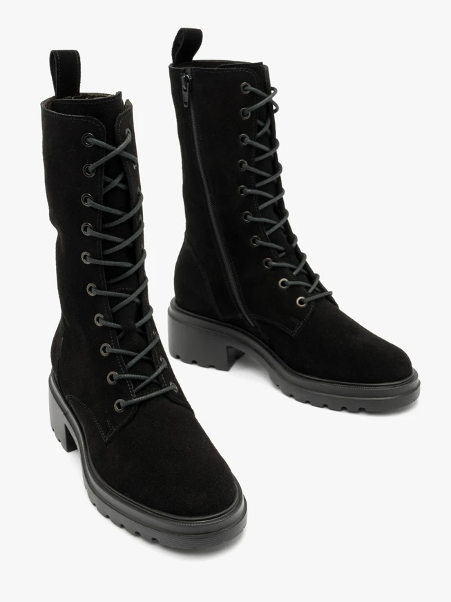 Schwarze Veloursstiefel
