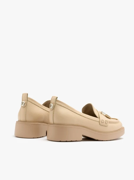 Beige loafers with tassels