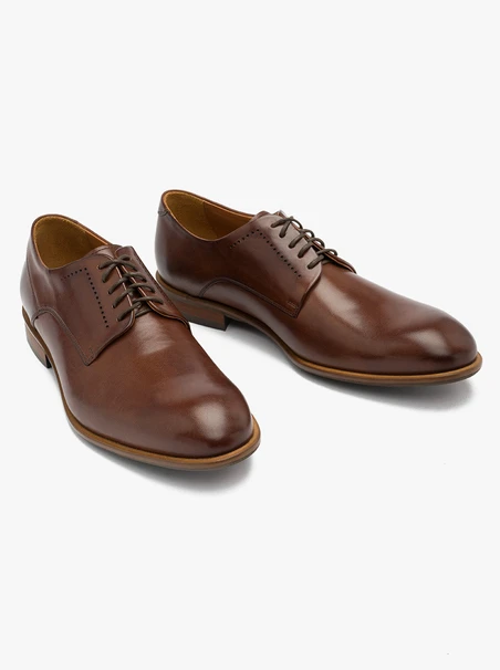 Braune Halbschuhe mit dekorativem Schaft