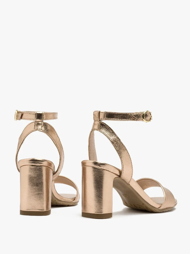 Stiletto-Sandalen aus Platin