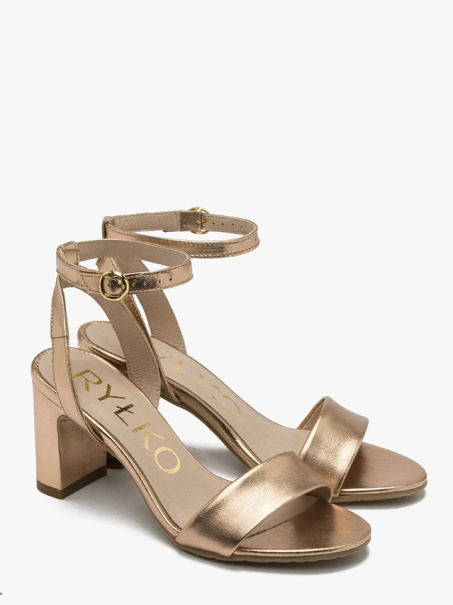 Stiletto-Sandalen aus Platin