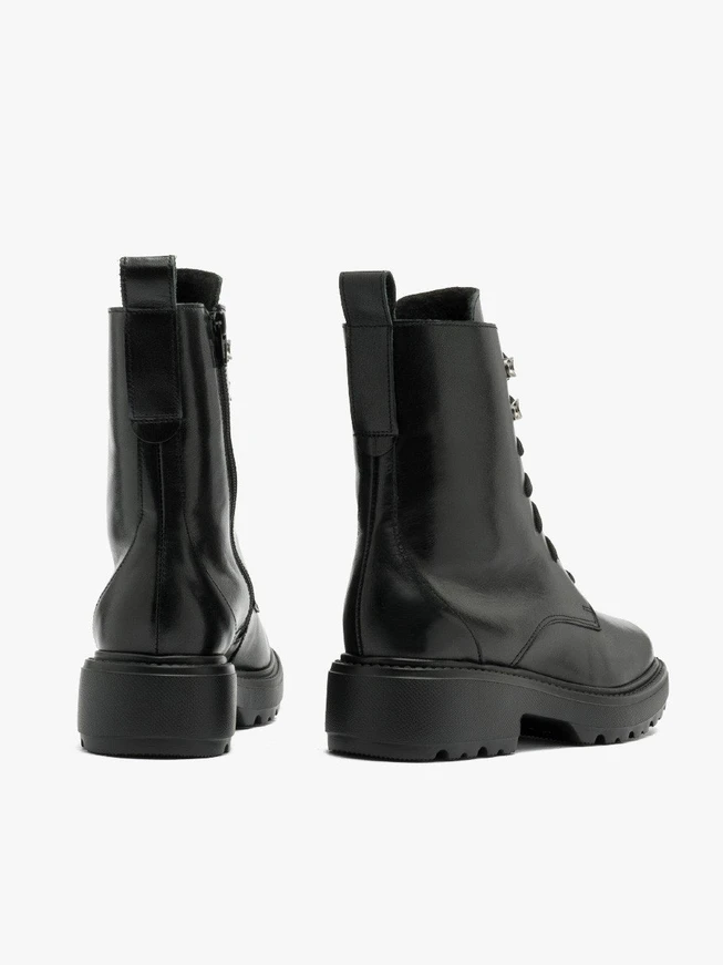 Schwarze Baggy-Stiefel