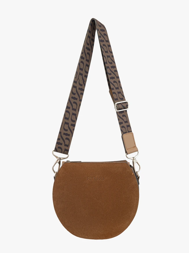 Braune Tasche mit Logo am Gurt