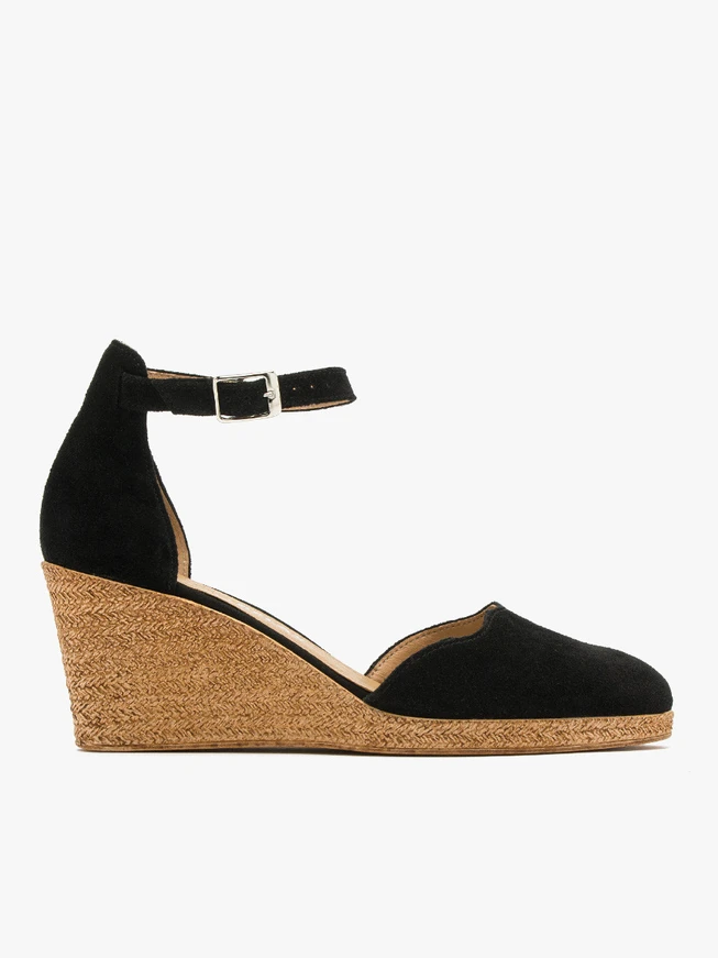 Two-piece wedge pumps