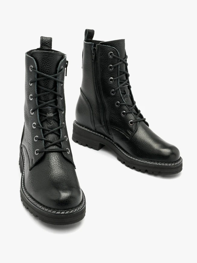 Schwarze Baggy-Stiefel