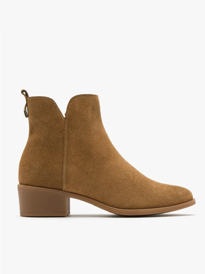 Rote Velourslederstiefel