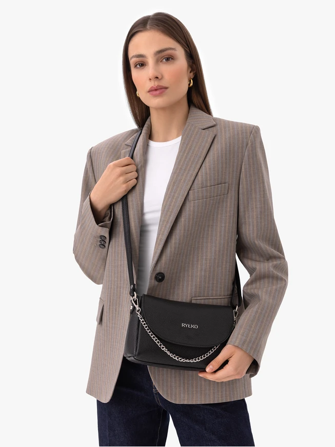 Schwarze Handtasche mit Kette