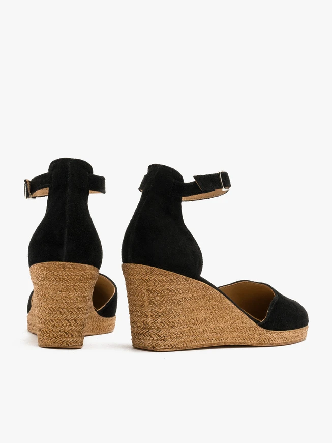 Two-piece wedge pumps
