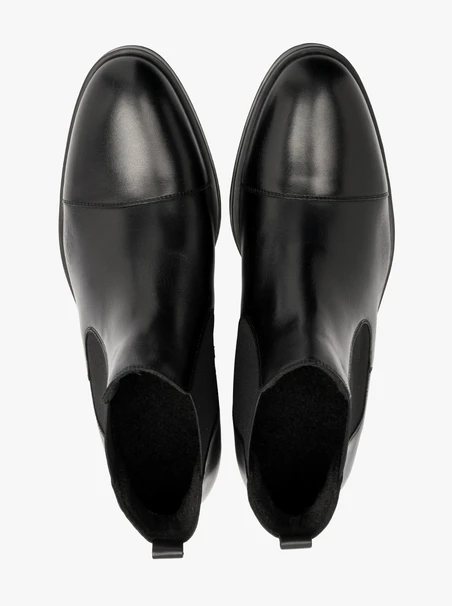 Black men’s Chelsea boots