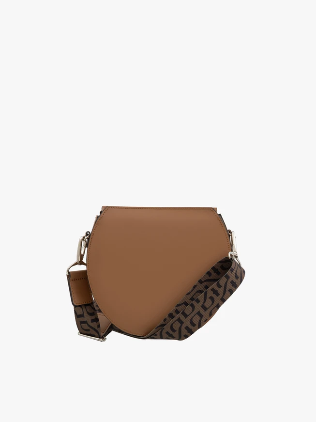 Braune Tasche mit Logo am Gurt