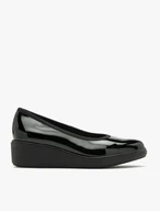 Schwarz lackierte Pumps