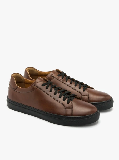 Braune halbe Sportschuhe