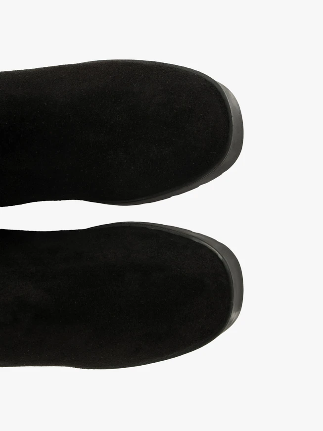 Schwarze Stiefel mit hohem Absatz