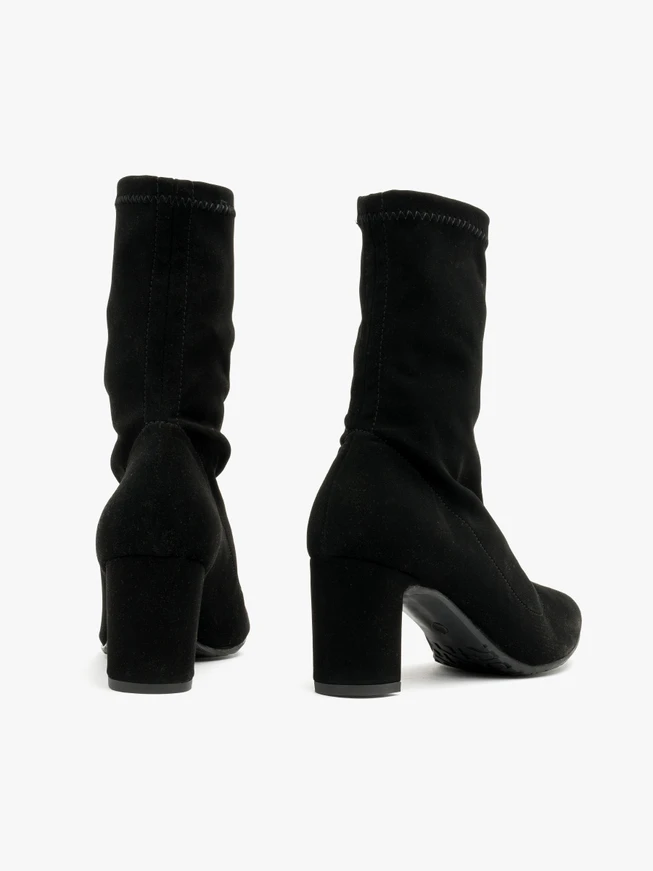 Schwarze Stiefel mit elastischem Schaft
