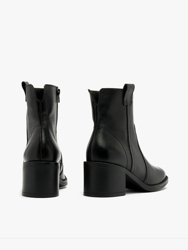 Schwarze Cowboystiefel