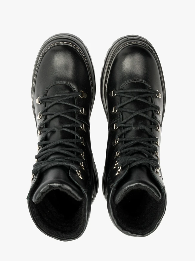 Schwarze Baggerstiefel mit dekorativer Sohle