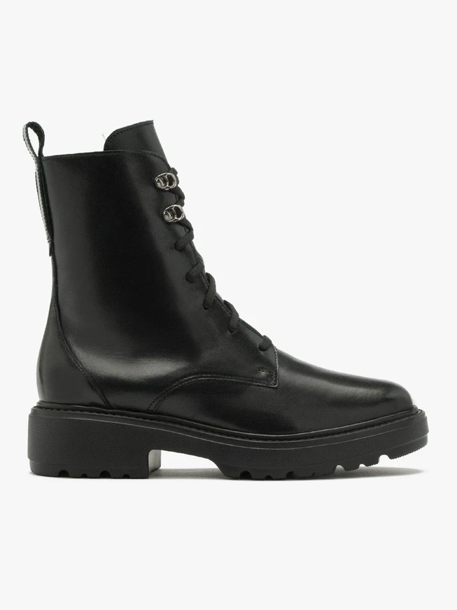 Schwarze Baggy-Stiefel