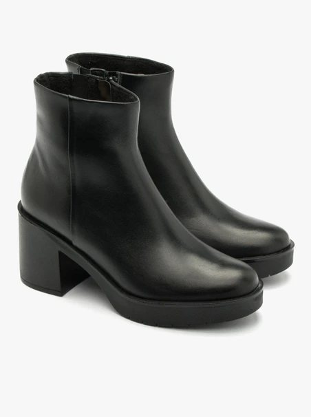 Black fur-lined ankle boots with chunky heel