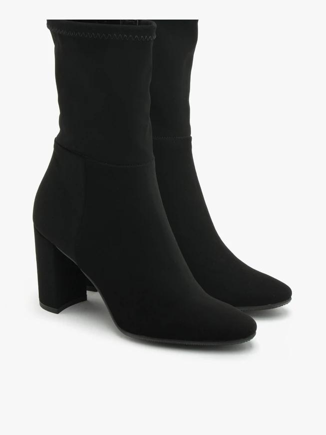Schwarze hohe Stöckelschuhe mit Gummizug