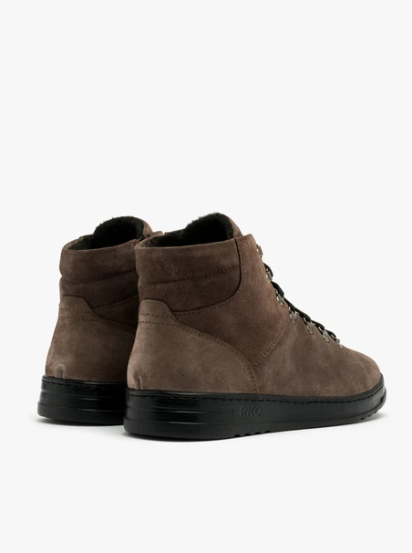 Gray men’s boots with lightweight sole
