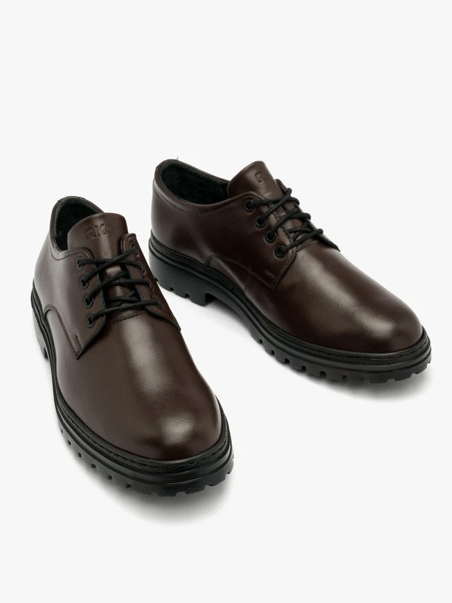 Dunkelbraune Herrenhalbschuhe auf leichter Sohle