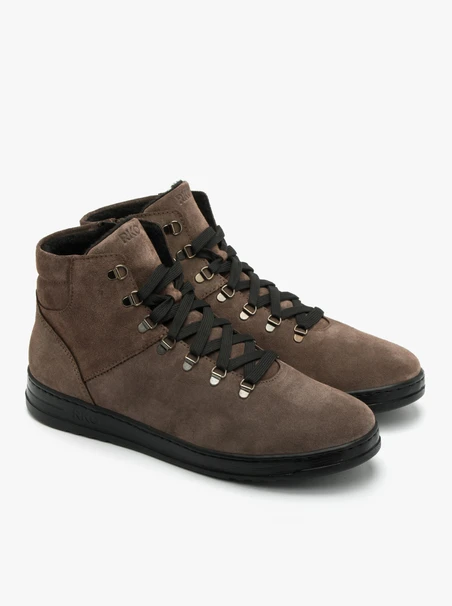 Gray men’s boots with lightweight sole