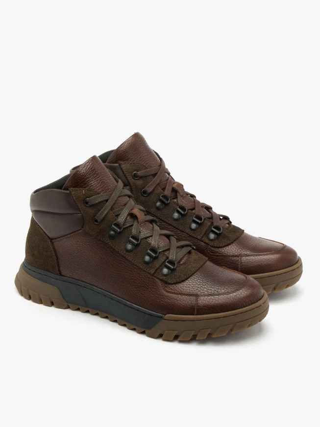 Dark brown men’s boots with two-tone sole