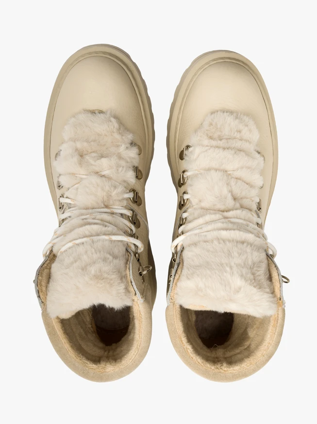Isolierte Stiefel in Beige