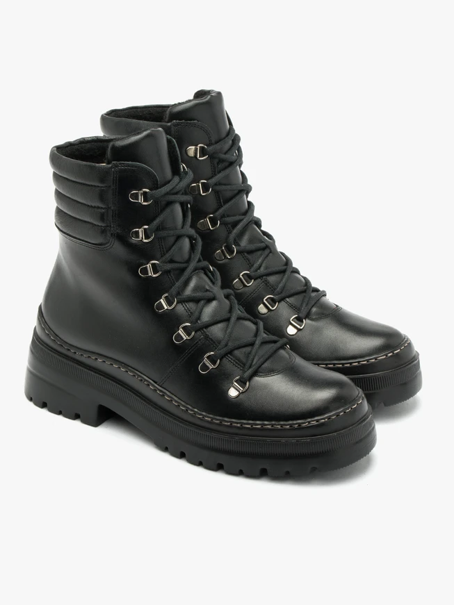 Schwarze Baggerstiefel mit dekorativer Sohle