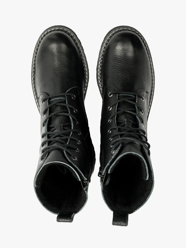 Schwarze Baggy-Stiefel