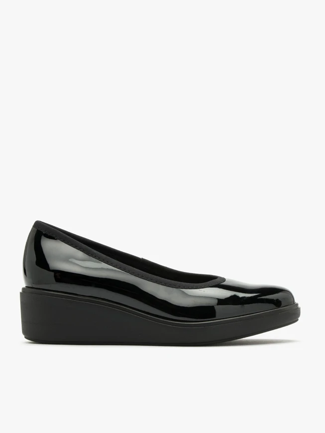 Schwarz lackierte Pumps